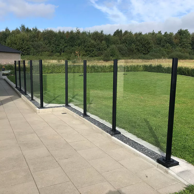 Wie verändern Glasgeländer die moderne Architektur?
