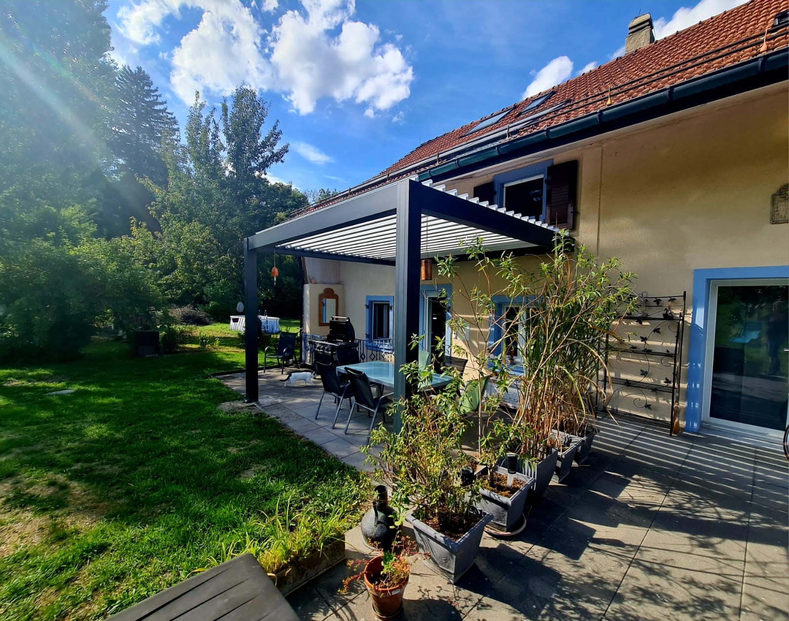 Schweizer Kunde stellt 4 × 3,5 m schwere Aluminium-Pergola fertig und gibt 5-Sterne-Bewertung
